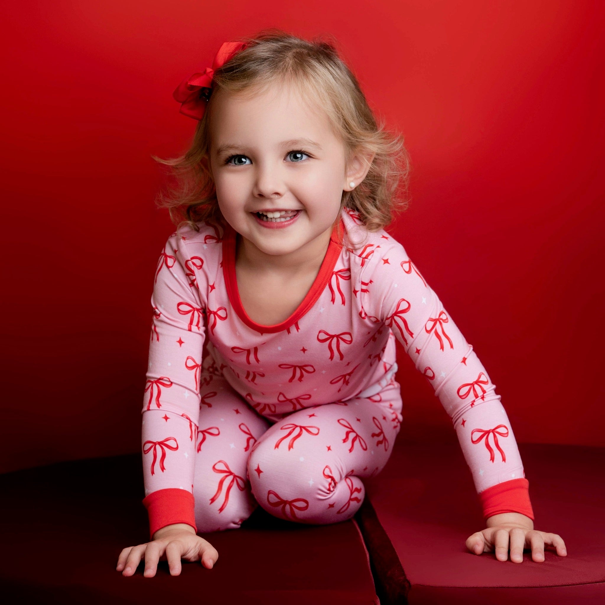 Røde sløyfer pyjamassett