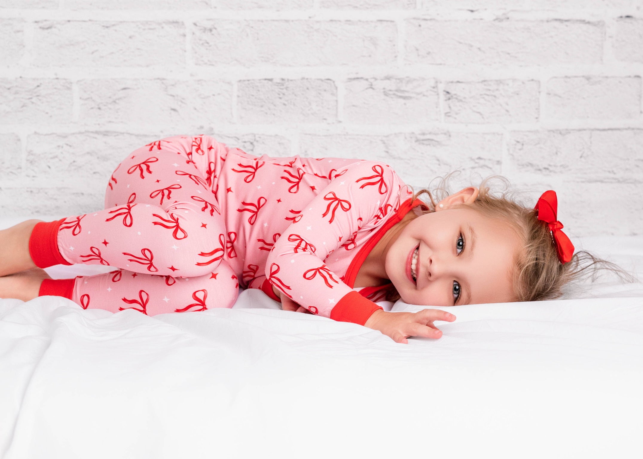 Røde sløyfer pyjamassett