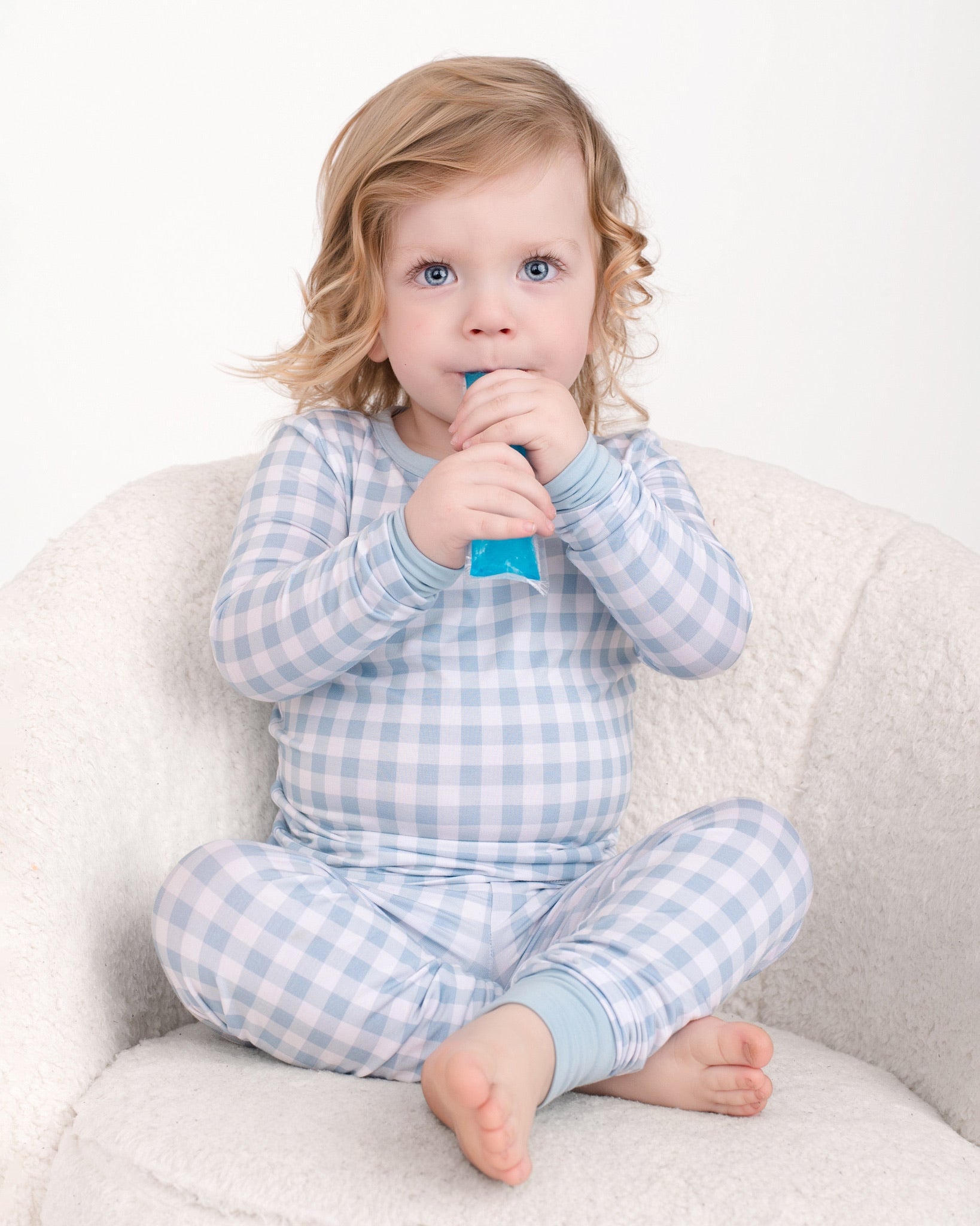 Blue gingham pyjamassett