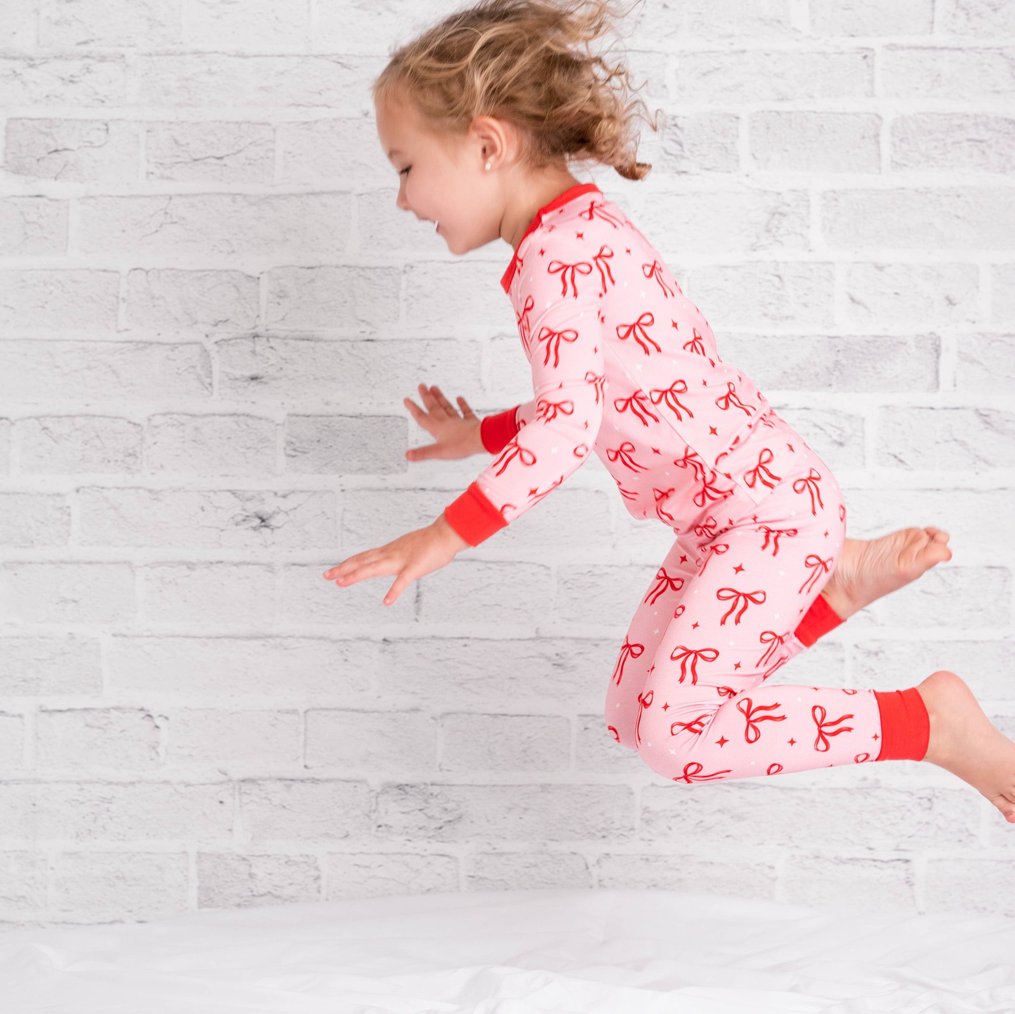 Røde sløyfer pyjamassett