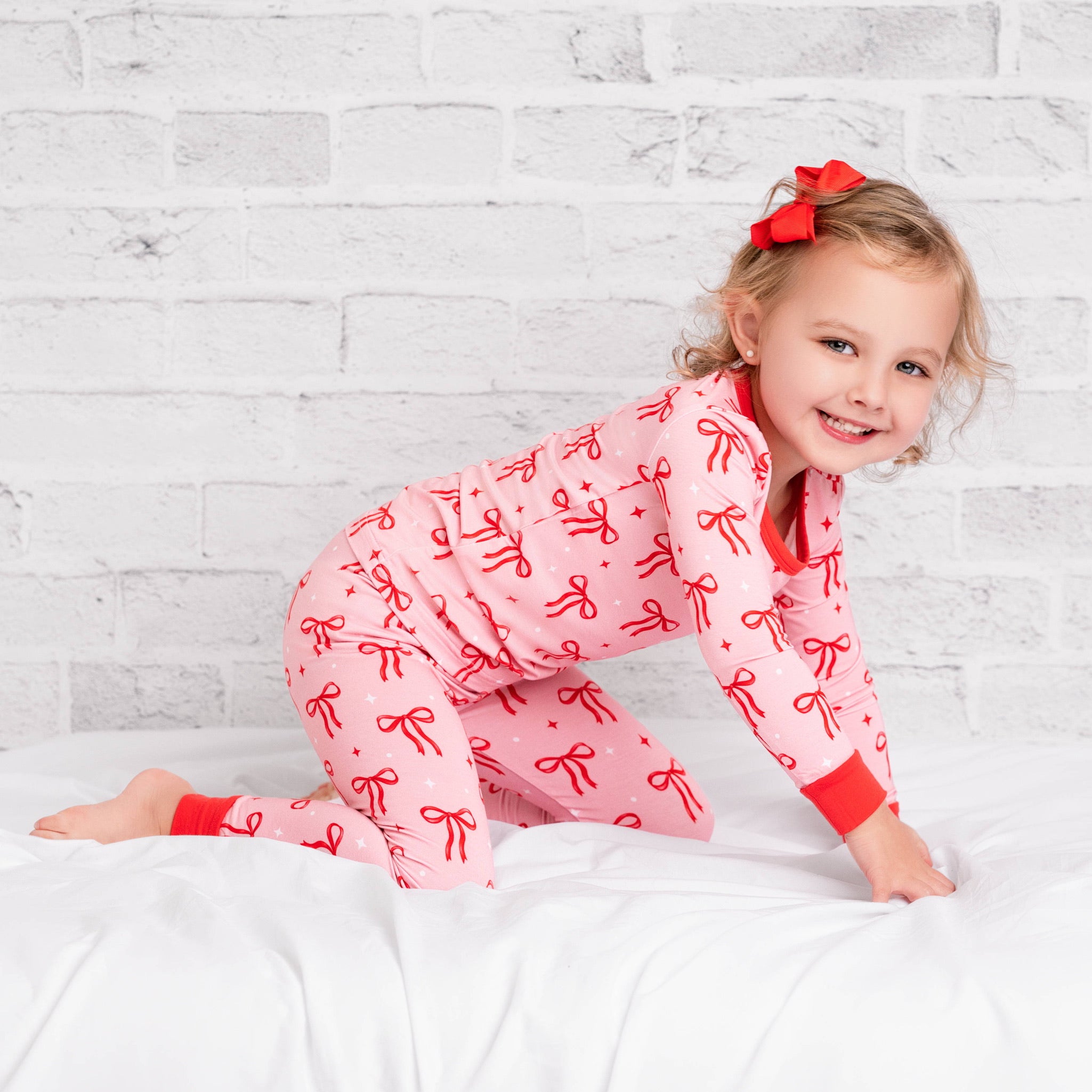 Røde sløyfer pyjamassett