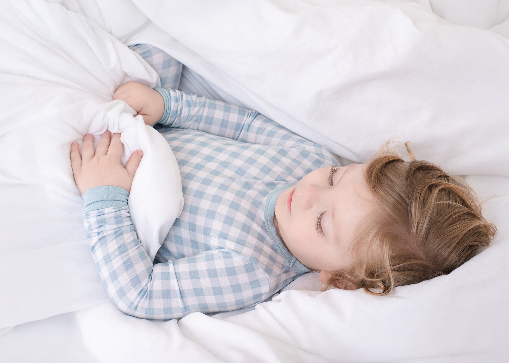 Blue gingham pyjamassett