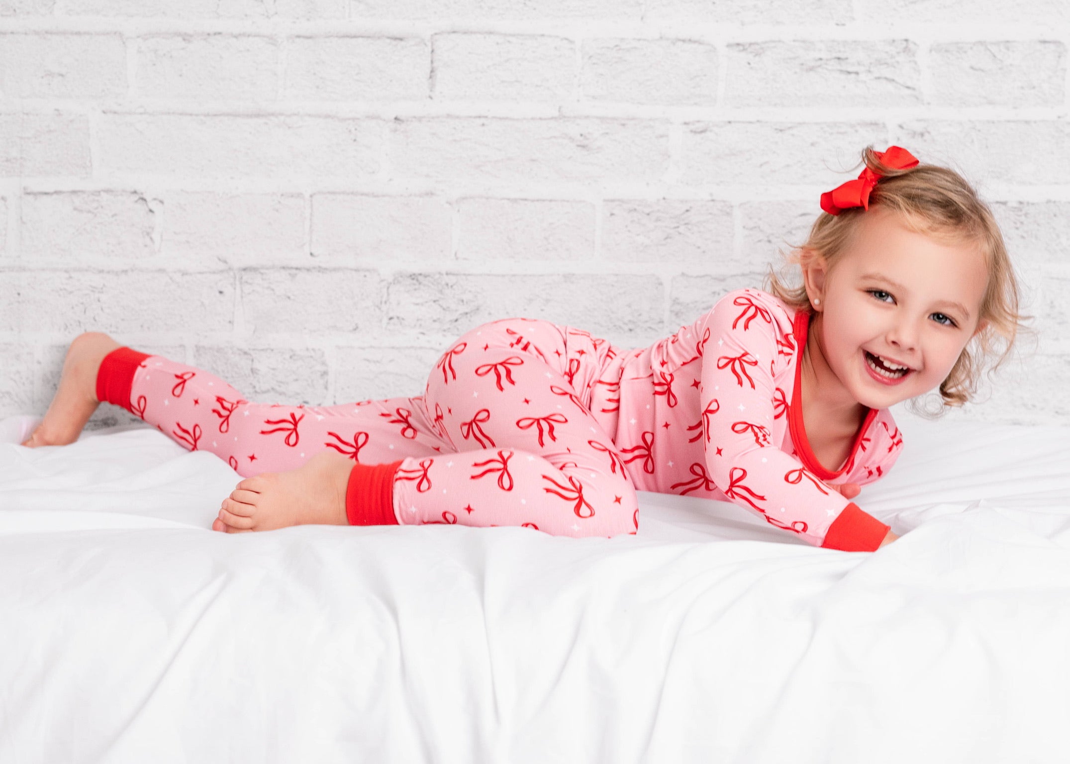 Røde sløyfer pyjamassett