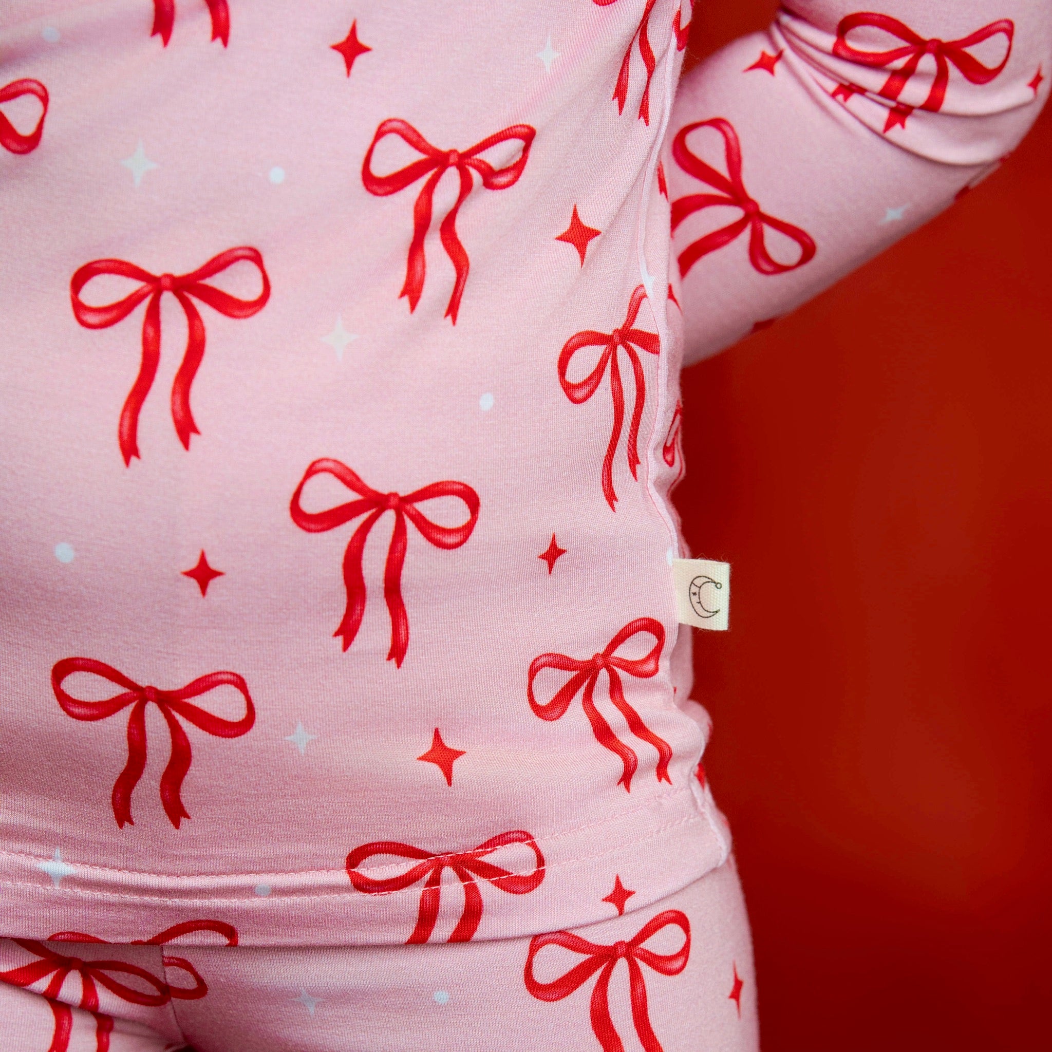 Røde sløyfer pyjamassett